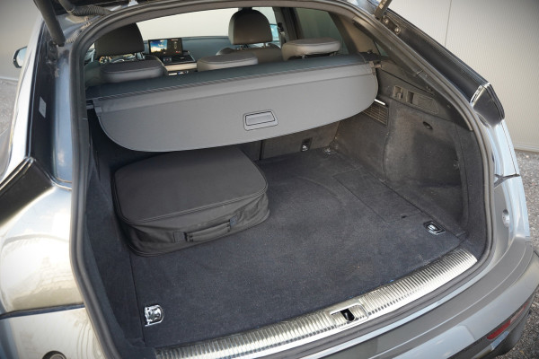 Audi Q5 Sportback 50 TFSI e S edition Competition S-Line | Panoramadak | Stoelverwarming | Camera | Elektrische Stoelen | Keyless | Navigatie | Trekhaak | Cruise Control | Ambiance Verlichting | Parkeersensoren