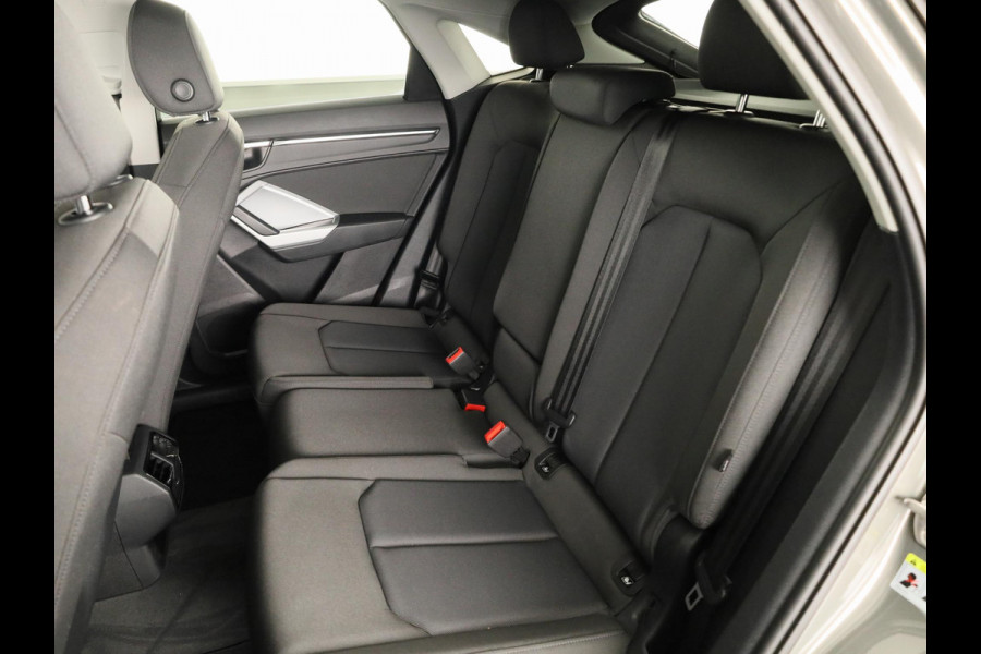 Audi Q3 Sportback 35 TFSI S Edition 150pk | Panoramadak | Parkeersensoren voor en achter | Keyless | Navigatie | Stoelverwarming