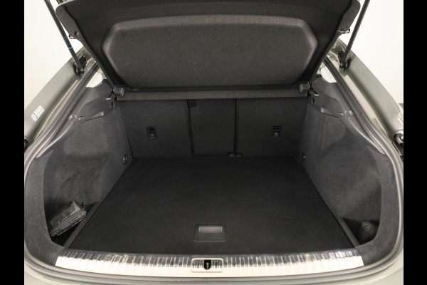 Audi Q3 Sportback 35 TFSI S Edition 150pk | Panoramadak | Parkeersensoren voor en achter | Keyless | Navigatie | Stoelverwarming
