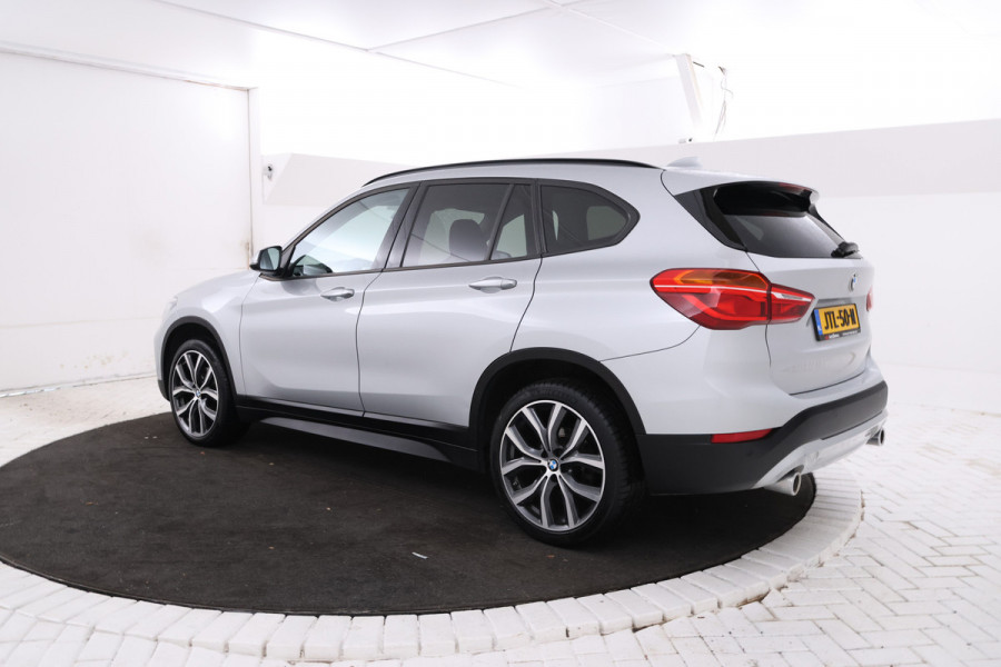BMW X1 sDrive18d High Executive - Automaat, Panorama dak, Navigatie