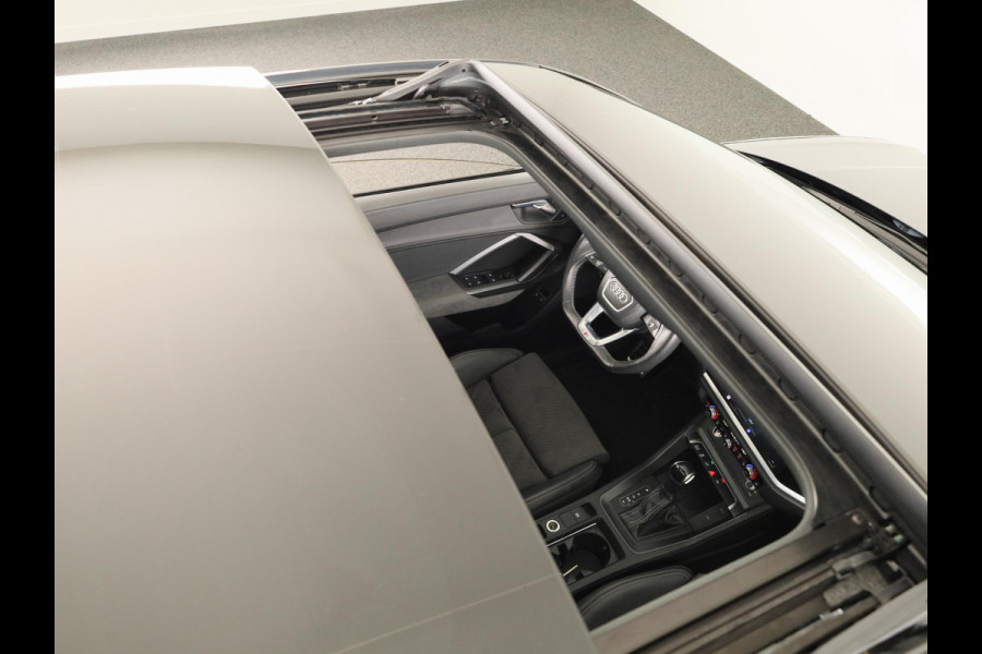Audi Q3 Sportback 45 TFSI e S Edition 245 pk S-tronic | Navigatie | Panoramadak | Parkeersensoren | Adaptieve cruise control | S-Line interieur