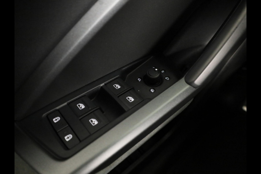 Audi Q3 Sportback 45 TFSI e S Edition 245 pk S-tronic | Navigatie | Panoramadak | Parkeersensoren | Adaptieve cruise control | S-Line interieur