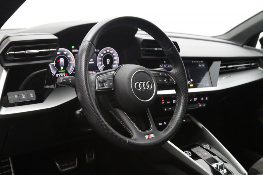 Audi A3 Sportback 45 TFSI e 245 PK S-Line edition Competition PHEV, Panoramadak, Adap. Cruise Control, Head-Up, Stoelverwarming