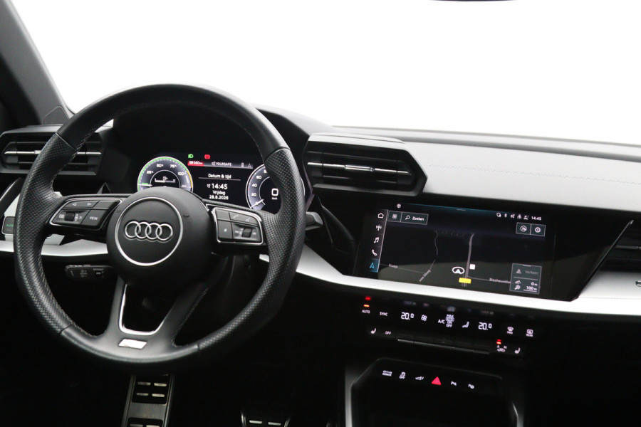 Audi A3 Sportback 45 TFSI e 245 PK S-Line edition Competition PHEV, Panoramadak, Adap. Cruise Control, Head-Up, Stoelverwarming