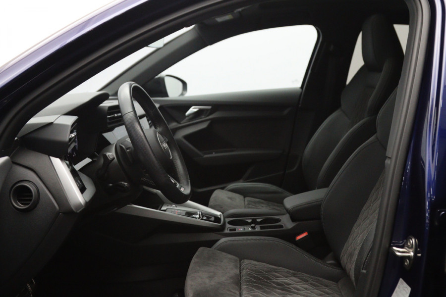 Audi A3 Sportback 45 TFSI e 245 PK S-Line edition Competition PHEV, Panoramadak, Adap. Cruise Control, Head-Up, Stoelverwarming