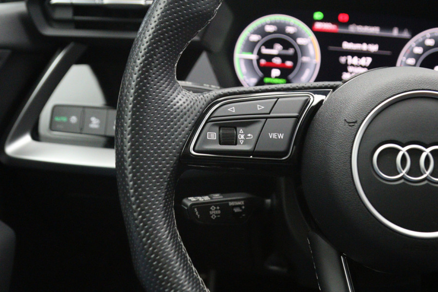 Audi A3 Sportback 45 TFSI e 245 PK S-Line edition Competition PHEV, Panoramadak, Adap. Cruise Control, Head-Up, Stoelverwarming