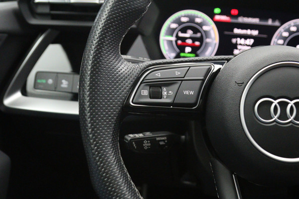 Audi A3 Sportback 45 TFSI e 245 PK S-Line edition Competition PHEV, Panoramadak, Adap. Cruise Control, Head-Up, Stoelverwarming