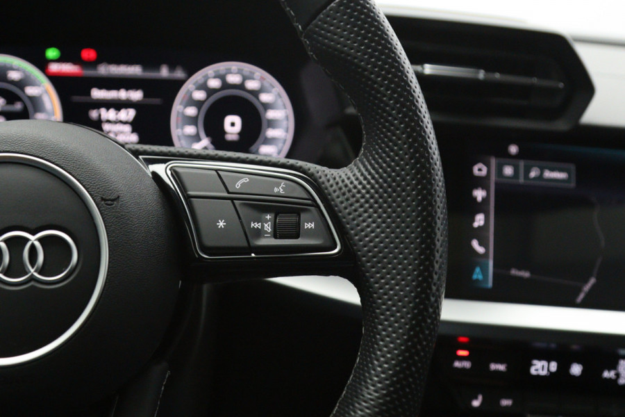 Audi A3 Sportback 45 TFSI e 245 PK S-Line edition Competition PHEV, Panoramadak, Adap. Cruise Control, Head-Up, Stoelverwarming
