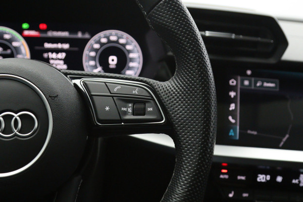 Audi A3 Sportback 45 TFSI e 245 PK S-Line edition Competition PHEV, Panoramadak, Adap. Cruise Control, Head-Up, Stoelverwarming
