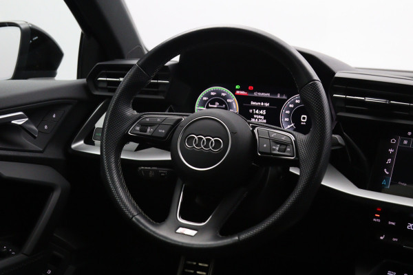 Audi A3 Sportback 45 TFSI e 245 PK S-Line edition Competition PHEV, Panoramadak, Adap. Cruise Control, Head-Up, Stoelverwarming