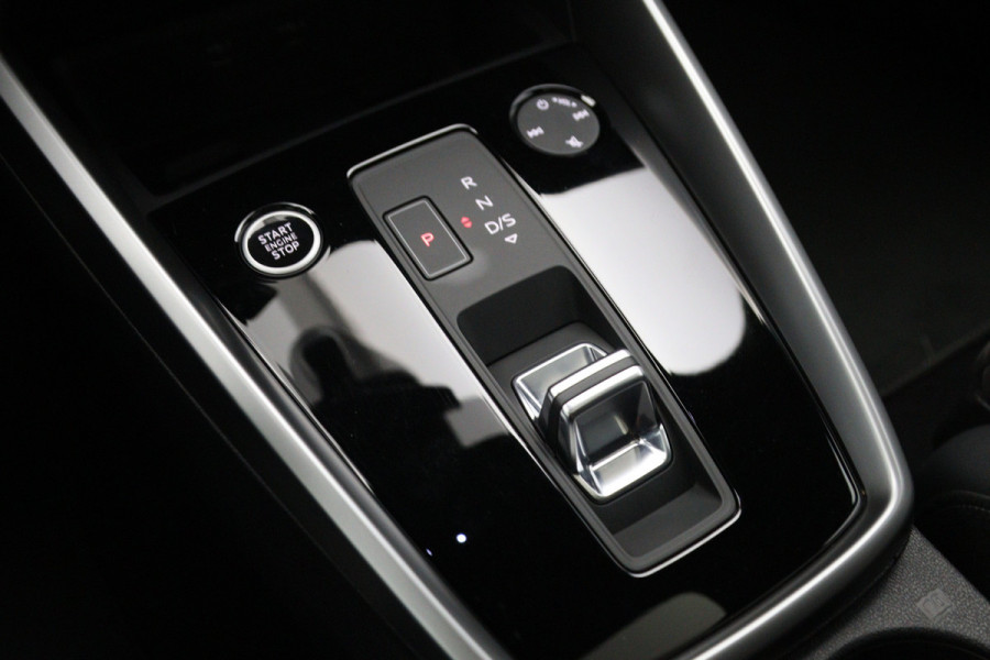 Audi A3 Sportback 45 TFSI e 245 PK S-Line edition Competition PHEV, Panoramadak, Adap. Cruise Control, Head-Up, Stoelverwarming