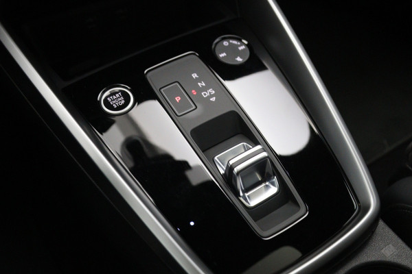 Audi A3 Sportback 45 TFSI e 245 PK S-Line edition Competition PHEV, Panoramadak, Adap. Cruise Control, Head-Up, Stoelverwarming