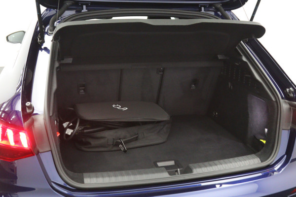 Audi A3 Sportback 45 TFSI e 245 PK S-Line edition Competition PHEV, Panoramadak, Adap. Cruise Control, Head-Up, Stoelverwarming