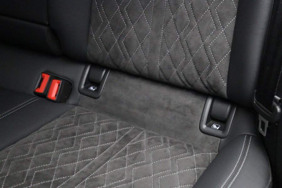 Audi A3 Sportback 45 TFSI e 245 PK S-Line edition Competition PHEV, Panoramadak, Adap. Cruise Control, Head-Up, Stoelverwarming