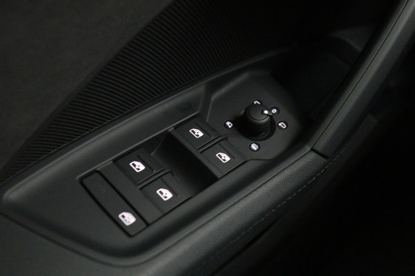 Audi A3 Sportback 45 TFSI e 245 PK S-Line edition Competition PHEV, Panoramadak, Adap. Cruise Control, Head-Up, Stoelverwarming