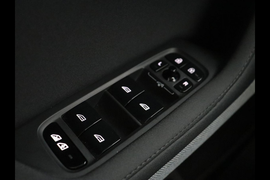 Polestar 2 Long Range Dual Motor Launch Edition 78kWh | SOH 91,6% | Panoramadak | Memory | Adaptive cruise | Stuur/stoel verwarming | Trekhaak |  360 camera | Park assist | Harman/ Kardon | Carplay