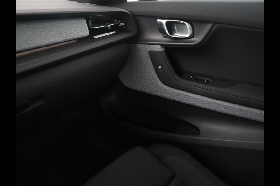 Polestar 2 Long Range Dual Motor Launch Edition 78kWh | SOH 91,6% | Panoramadak | Memory | Adaptive cruise | Stuur/stoel verwarming | Trekhaak |  360 camera | Park assist | Harman/ Kardon | Carplay