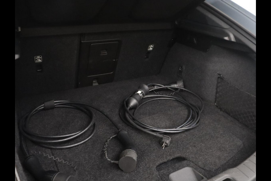 Polestar 2 Long Range Dual Motor Launch Edition 78kWh | SOH 91,6% | Panoramadak | Memory | Adaptive cruise | Stuur/stoel verwarming | Trekhaak |  360 camera | Park assist | Harman/ Kardon | Carplay