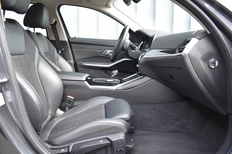 BMW 3 Serie Touring 330i High Executive Aut. | Sfeerverl | Stoelverwarming | Navi | Deal. OH