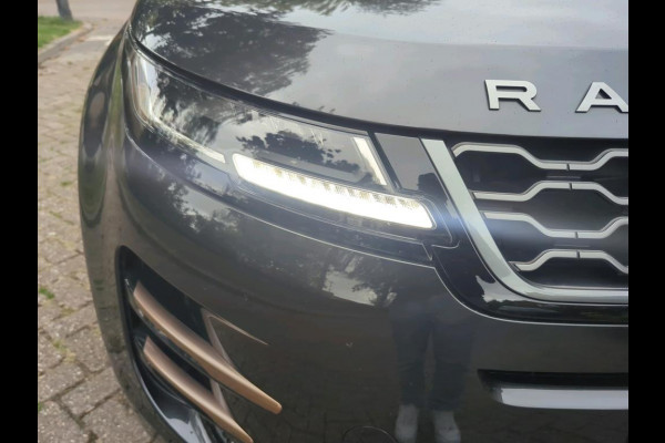 Land Rover Range Rover Evoque 1.5 P300e AWD R-Dynamic SE | Stoelverwarming | Camera | Apple Carplay | Navigatie | Keyless | Dodehoekdetectie | Ambiance Verlichting | Trekhaak | Parkeersensoren | LED |