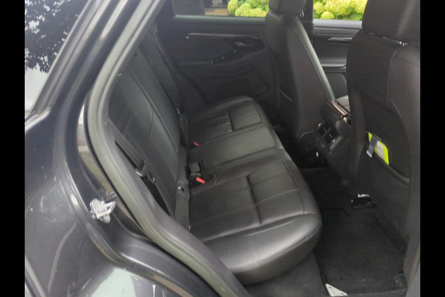 Land Rover Range Rover Evoque 1.5 P300e AWD R-Dynamic SE | Stoelverwarming | Camera | Apple Carplay | Navigatie | Keyless | Dodehoekdetectie | Ambiance Verlichting | Trekhaak | Parkeersensoren | LED |