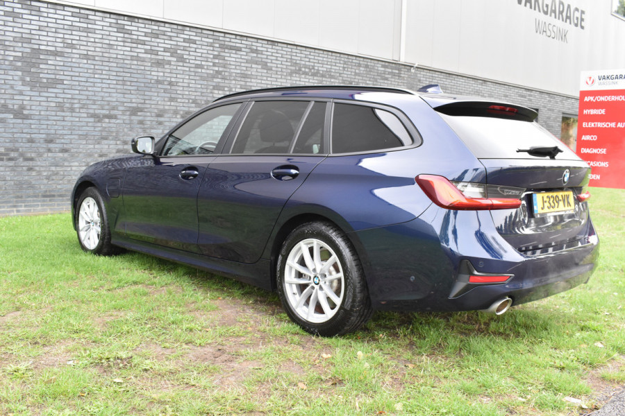 BMW 3 Serie Touring 330e Business Edition Plus Plugin-hybride Pano Leder