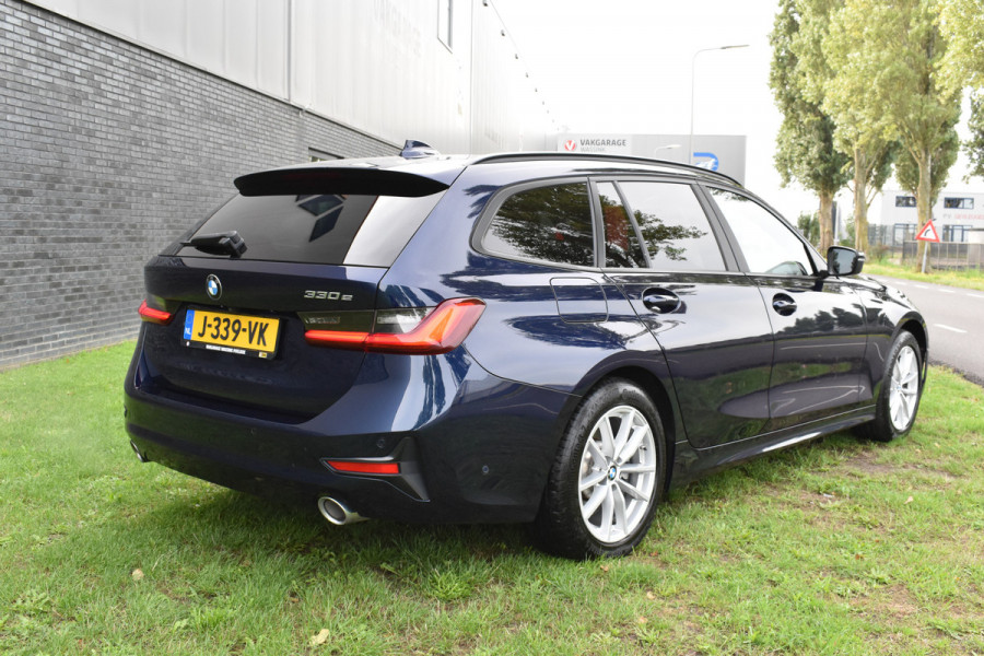 BMW 3 Serie Touring 330e Business Edition Plus Plugin-hybride Pano Leder