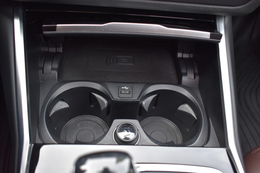 BMW 3 Serie Touring 330e Business Edition Plus Plugin-hybride Pano Leder