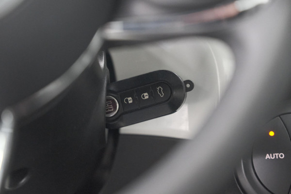 Fiat 500 1.0 Hybrid Dolcevita | Panoramadak | Climate Control | Apple Carplay | Parkeersensoren