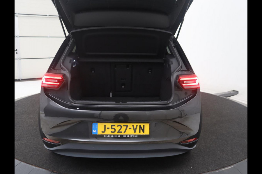 Volkswagen ID.3 First Plus 58 kWh | SOH 88,1% | Adaptive cruise | Stoelverwarming | Climate control | Sfeerverlichting | Carplay | Camera | Park assist