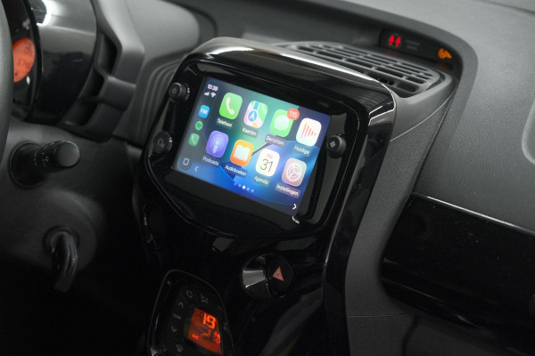 Peugeot 108 1.0 e-VTi Collection TOP! | Elektrisch Vouwdak | Apple Carplay | Climate Control | 15 Inch Lichtmetalen Velgen