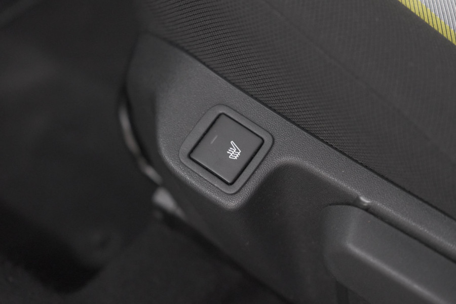 Peugeot 108 1.0 e-VTi Collection TOP! | Elektrisch Vouwdak | Apple Carplay | Climate Control | 15 Inch Lichtmetalen Velgen
