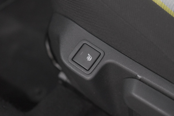 Peugeot 108 1.0 e-VTi Collection TOP! | Elektrisch Vouwdak | Apple Carplay | Climate Control | 15 Inch Lichtmetalen Velgen