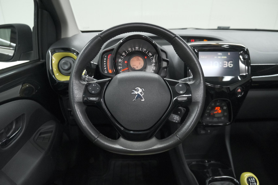 Peugeot 108 1.0 e-VTi Collection TOP! | Elektrisch Vouwdak | Apple Carplay | Climate Control | 15 Inch Lichtmetalen Velgen