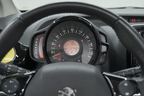 Peugeot 108 1.0 e-VTi Collection TOP! | Elektrisch Vouwdak | Apple Carplay | Climate Control | 15 Inch Lichtmetalen Velgen