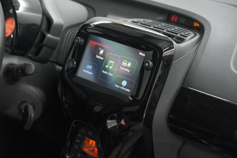 Peugeot 108 1.0 e-VTi Collection TOP! | Elektrisch Vouwdak | Apple Carplay | Climate Control | 15 Inch Lichtmetalen Velgen