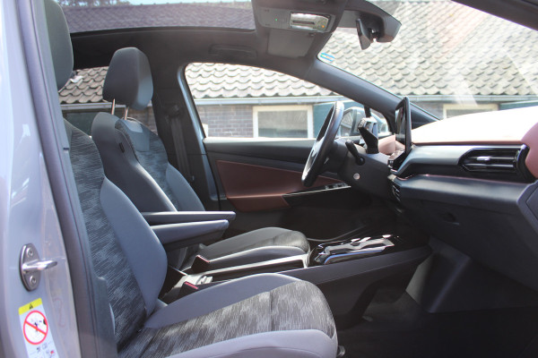 Volkswagen ID.5 Pro 77 kWh SOh 95% LED PANO NAVI TREKHAAK 83000KM!!!