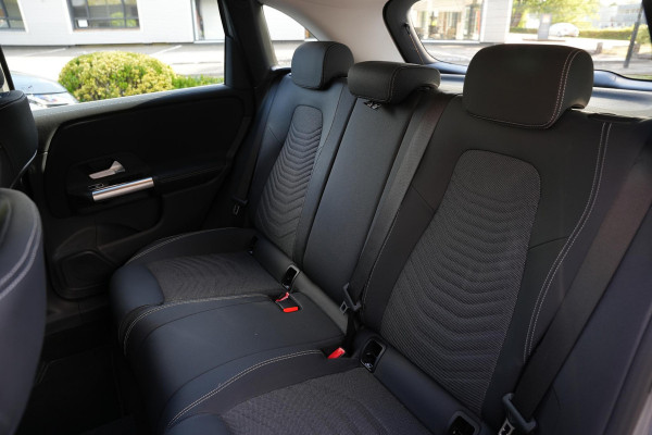 Mercedes-Benz B-Klasse 180 Progressive Line Advanced Trekhaak Winterpakket MBUX Navi Camera