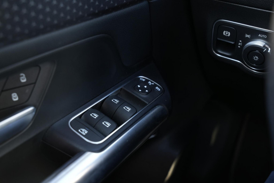 Mercedes-Benz B-Klasse 180 Progressive Line Advanced Trekhaak Winterpakket MBUX Navi Camera