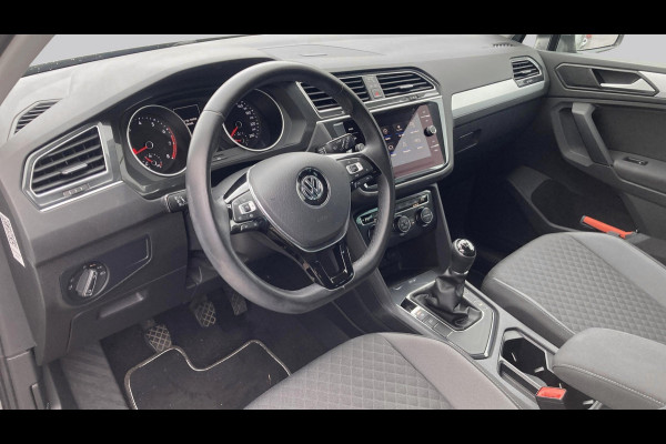 Volkswagen Tiguan 1.5 TSI Comfortline Business Trekhaak | Camera | Stoelverwarming | Navigatie