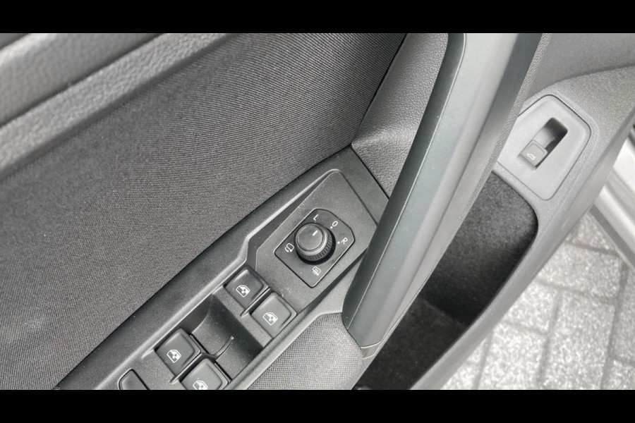Volkswagen Tiguan 1.5 TSI Comfortline Business Trekhaak | Camera | Stoelverwarming | Navigatie