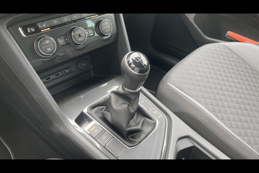 Volkswagen Tiguan 1.5 TSI Comfortline Business Trekhaak | Camera | Stoelverwarming | Navigatie