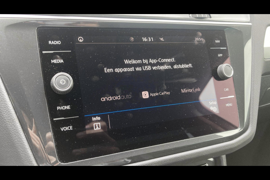 Volkswagen Tiguan 1.5 TSI Comfortline Business Trekhaak | Camera | Stoelverwarming | Navigatie