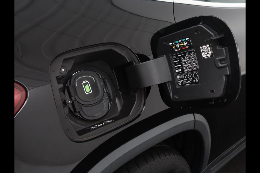 Mercedes-Benz EQA 250 Business Solution Luxury 67 kWh | SOH 94,2% | Half leder | Cruise control | Trekhaak | Stoelverwarming | Sfeerverlichting | Carplay | Camera | Park assist | Elektrische achterklep