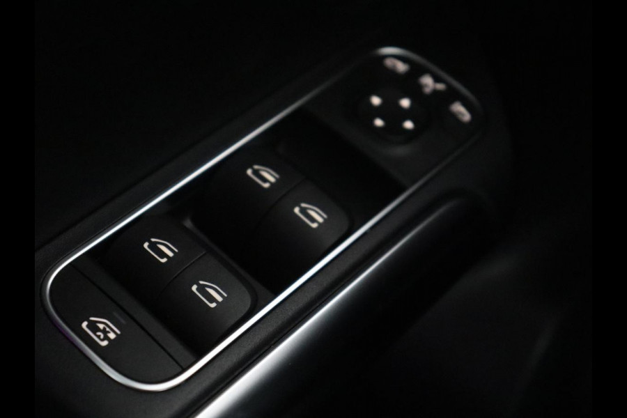 Mercedes-Benz EQA 250 Business Solution Luxury 67 kWh | SOH 94,2% | Half leder | Cruise control | Trekhaak | Stoelverwarming | Sfeerverlichting | Carplay | Camera | Park assist | Elektrische achterklep