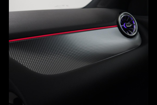 Mercedes-Benz EQA 250 Business Solution Luxury 67 kWh | SOH 94,2% | Half leder | Cruise control | Trekhaak | Stoelverwarming | Sfeerverlichting | Carplay | Camera | Park assist | Elektrische achterklep