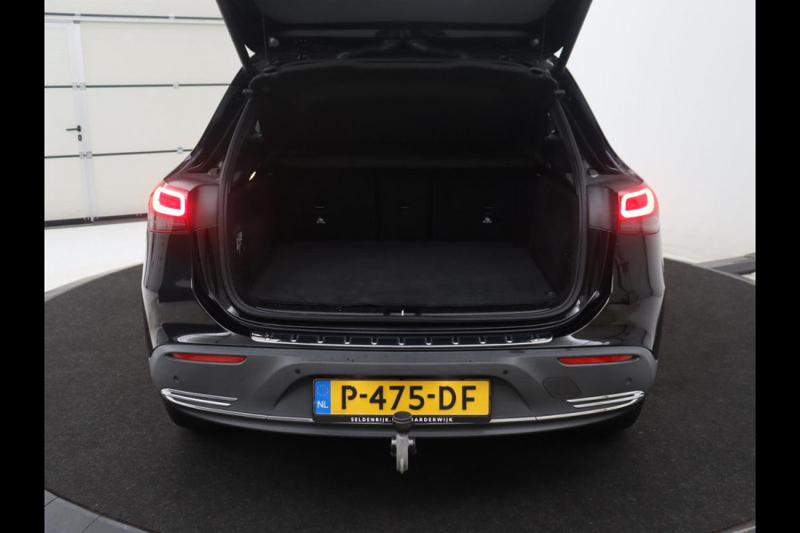 Mercedes-Benz EQA 250 Business Solution Luxury 67 kWh | SOH 94,2% | Half leder | Cruise control | Trekhaak | Stoelverwarming | Sfeerverlichting | Carplay | Camera | Park assist | Elektrische achterklep