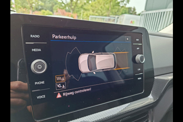 Volkswagen T-Cross 1.0 TSI Life * Afneembare Trekhaak * Stoelverwarming * Parkeersensoren