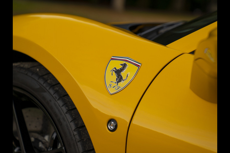 Ferrari F8 Spider 3.9 V8 HELE | Lift | JBL | Carbon interior