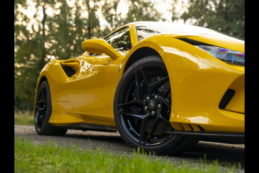 Ferrari F8 Spider 3.9 V8 HELE | Lift | JBL | Carbon interior